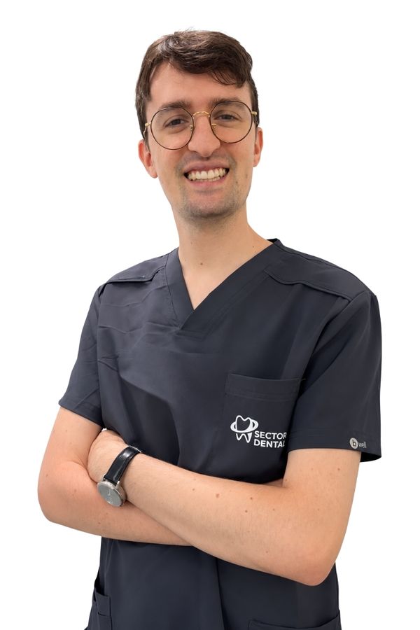Dr. Alejandro Ferrer, Endodoncista en Clínica Sector Dental
